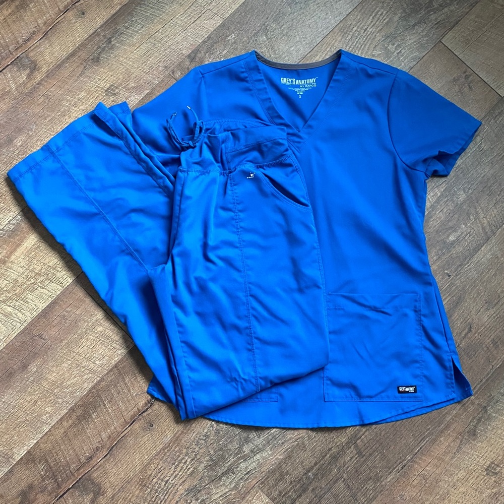 Grey’s Anatomy Scrub Set. Tall pants